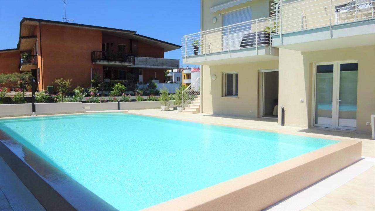Holiday House Al Porto View Lake ペスキエーラ・デル・ガルダ エクステリア 写真