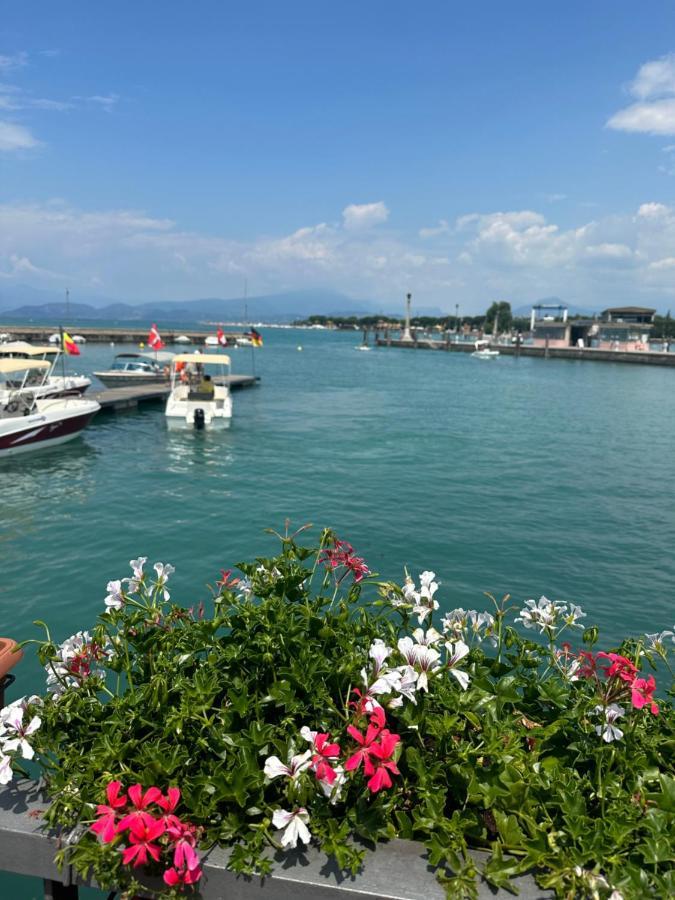 Holiday House Al Porto View Lake ペスキエーラ・デル・ガルダ エクステリア 写真