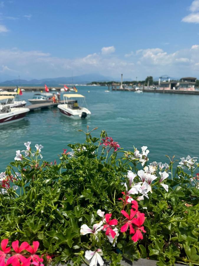 Holiday House Al Porto View Lake ペスキエーラ・デル・ガルダ エクステリア 写真